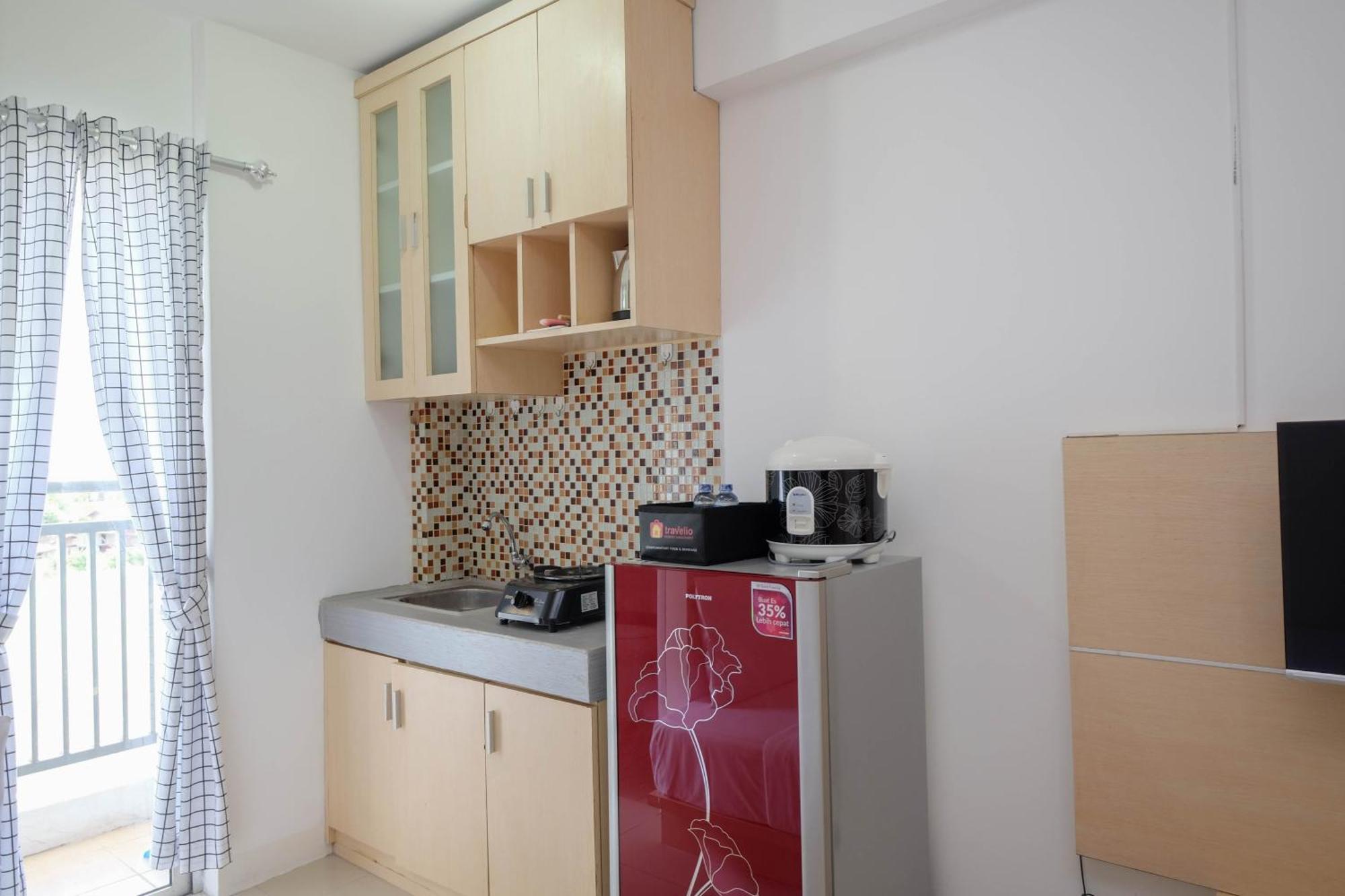 Homey And Comfort Living At Bassura By Travelio Apartemen *