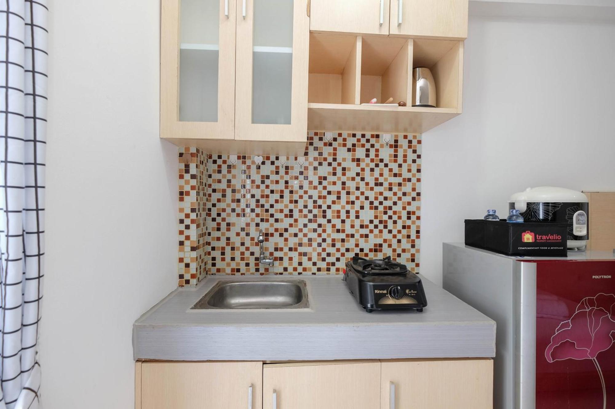Homey And Comfort Living At Bassura By Travelio Apartemen
